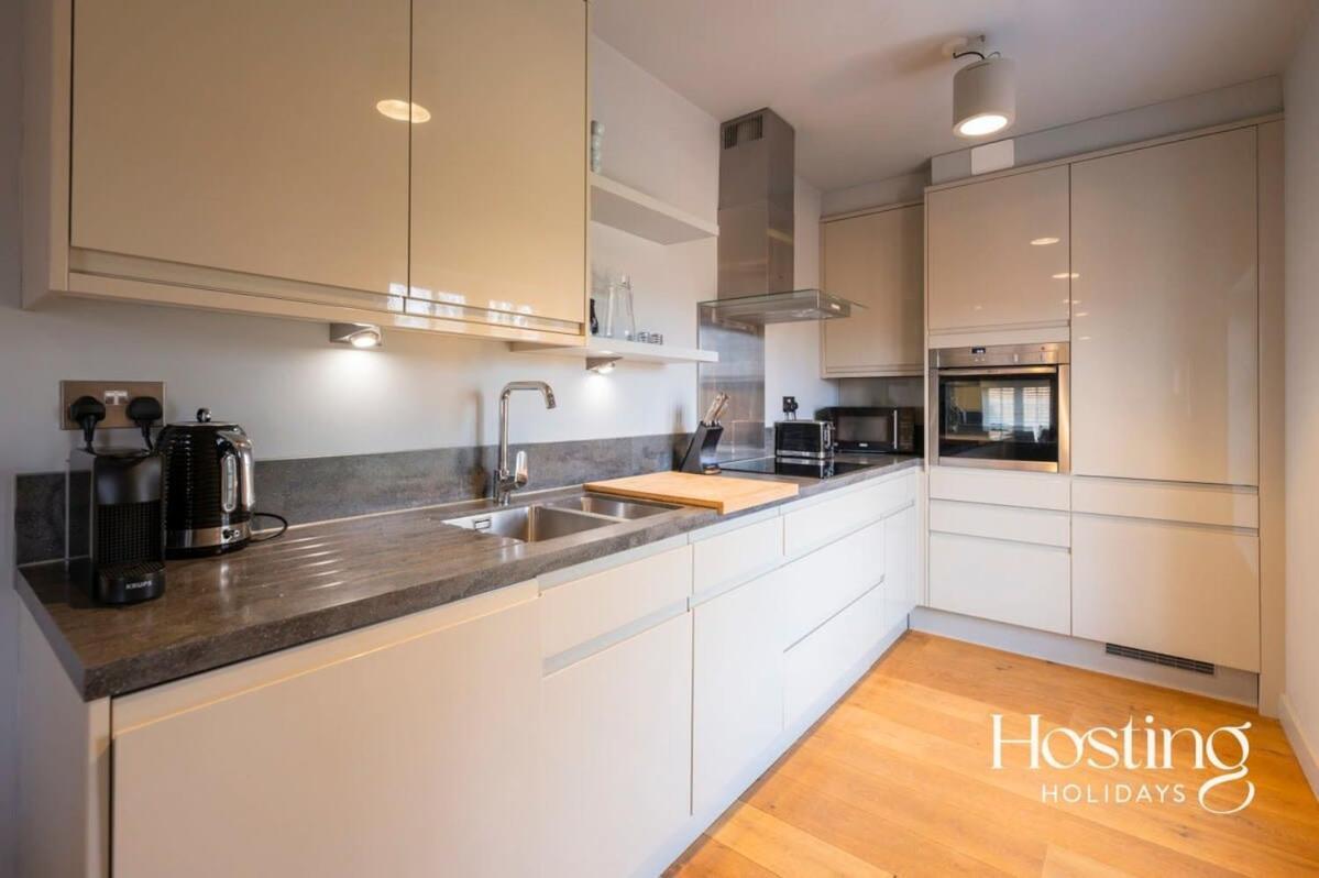 Stylish Luxury Apartment In The Centre Of Henley Ngoại thất bức ảnh