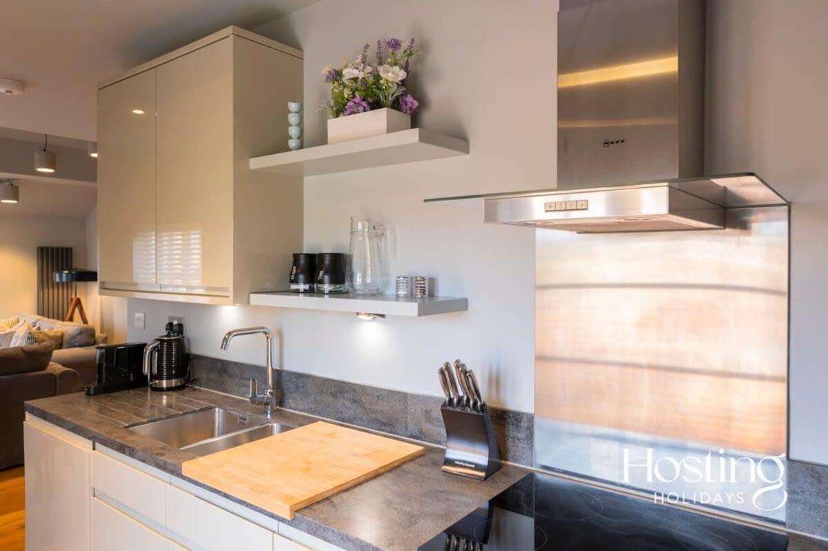 Stylish Luxury Apartment In The Centre Of Henley Ngoại thất bức ảnh
